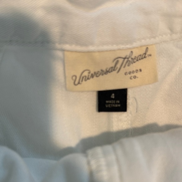 Women's Size 4 Universal Thread White Casual Shorts - Picture 3 of 4